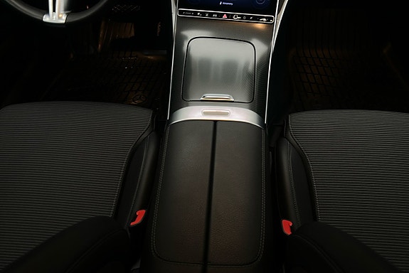 Mercedes-Benz C200 9 of 23