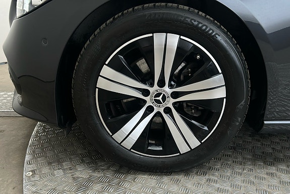 Mercedes-Benz C200 12 of 23