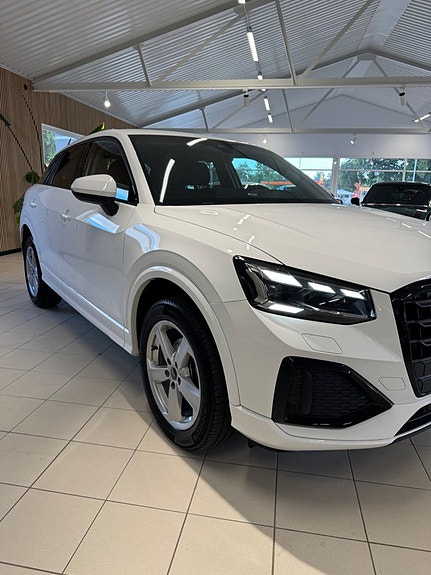 Audi Q2 2 of 22