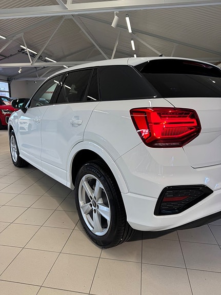 Audi Q2 4 of 22
