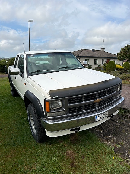 Chevrolet K2500 2 of 3