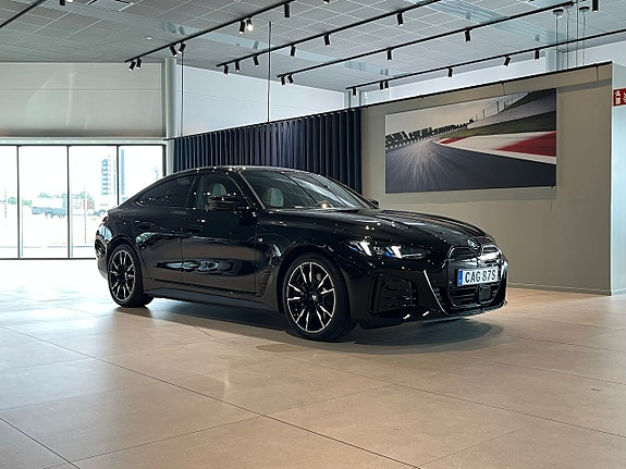BMW i4 3 of 24
