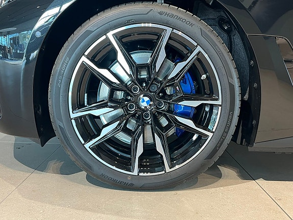 BMW i4 7 of 24