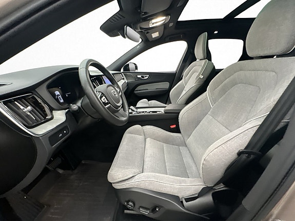 Volvo XC60 14 of 30