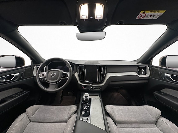 Volvo XC60 13 of 30