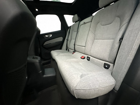 Volvo XC60 15 of 30