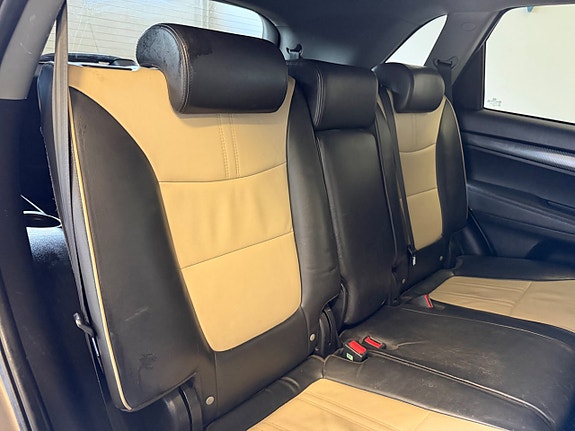 Kia Sorento 10 of 15