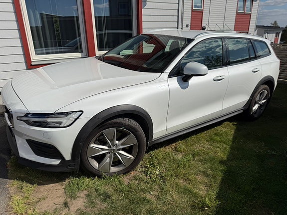 Volvo V60 Cross Country 4 of 7
