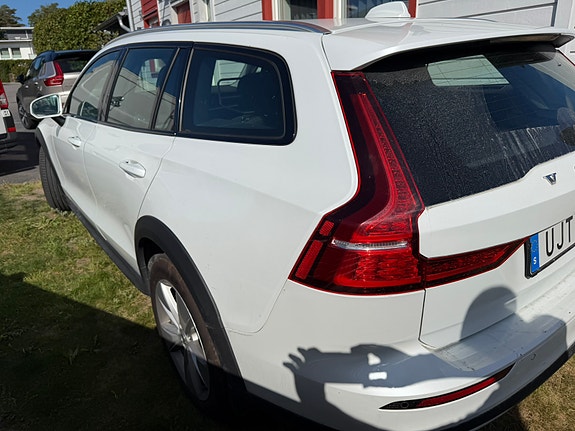 Volvo V60 Cross Country 3 of 7