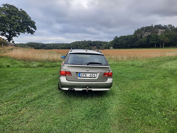 BMW 525i 3 of 4