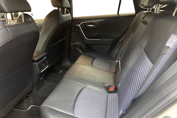 Toyota RAV4 13 of 21