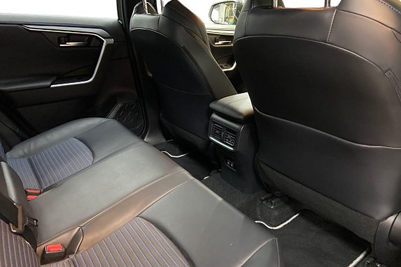 Toyota RAV4 9 of 21