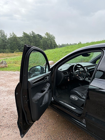 Porsche Macan GTS 4 of 5