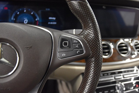 Mercedes-Benz E220 11 of 28