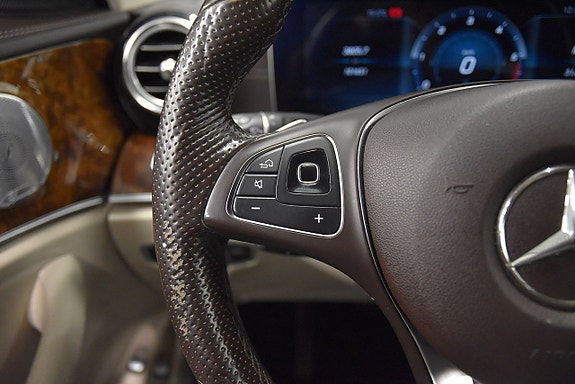 Mercedes-Benz E220 10 of 28