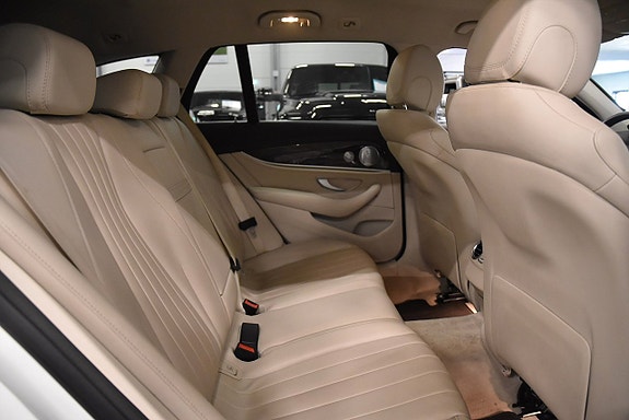 Mercedes-Benz E220 14 of 28