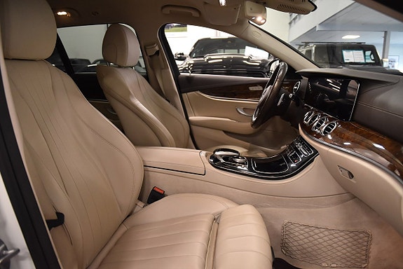 Mercedes-Benz E220 13 of 28