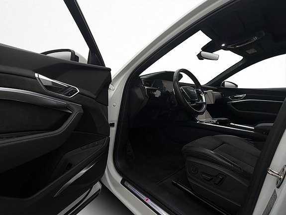 Audi e-tron 11 of 30