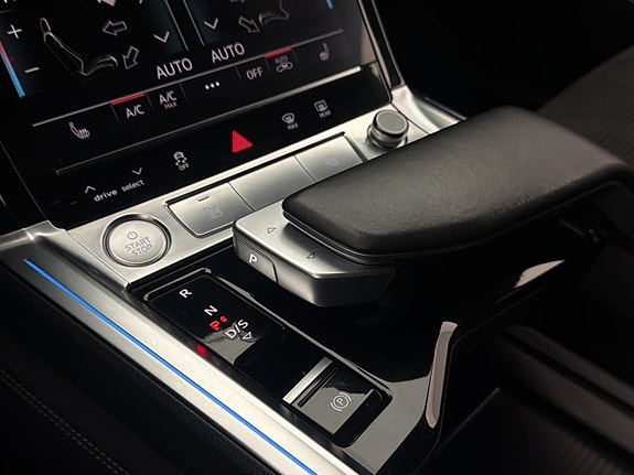Audi e-tron 28 of 30