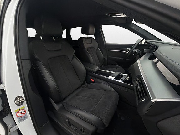 Audi e-tron 29 of 30
