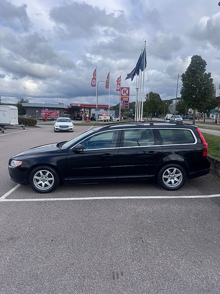 Volvo V70 2 of 13