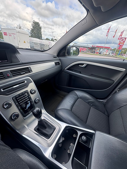 Volvo V70 7 of 13
