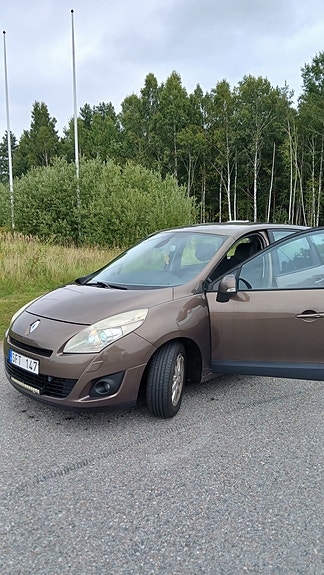 Renault Grand Scenic III 12 of 15