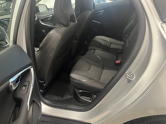 Volvo V40 Cross Country 12 of 19