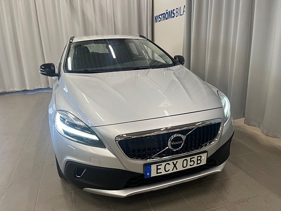 Volvo V40 Cross Country 2 of 19