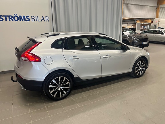 Volvo V40 Cross Country 6 of 19