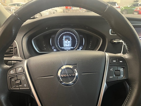 Volvo V40 Cross Country 14 of 19