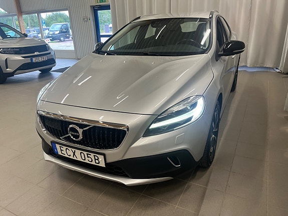 Volvo V40 Cross Country 9 of 19