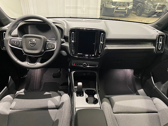 Volvo EX40 12 of 25