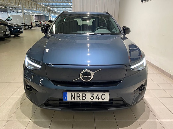 Volvo EX40 3 of 25