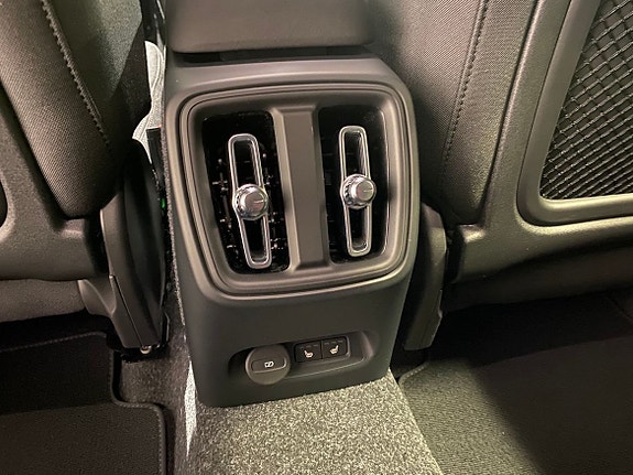 Volvo EX40 16 of 25