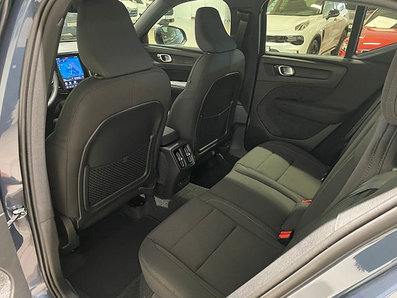 Volvo EX40 14 of 25
