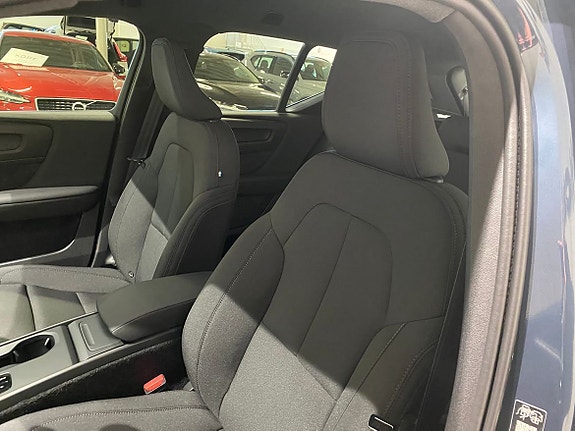 Volvo EX40 21 of 25