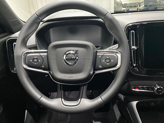 Volvo EX40 18 of 25