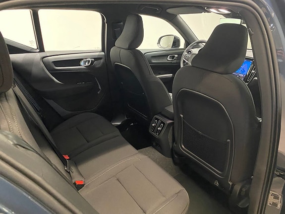 Volvo EX40 13 of 25