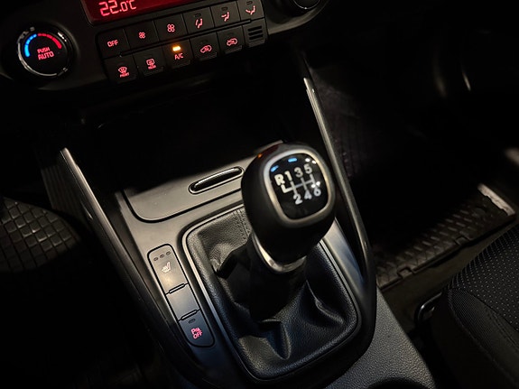 Kia Carens 15 of 22
