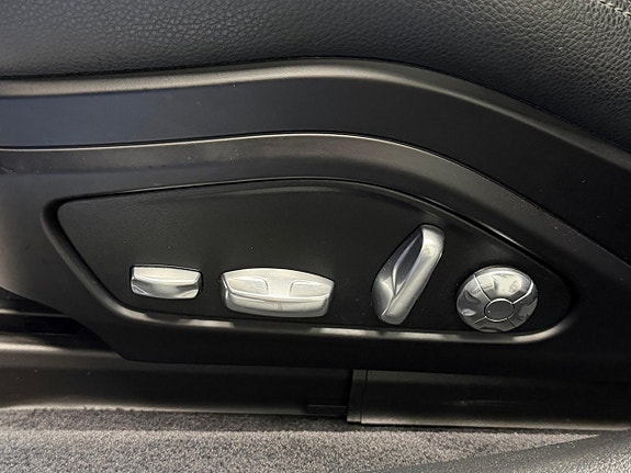 Porsche Panamera 4 15 of 30