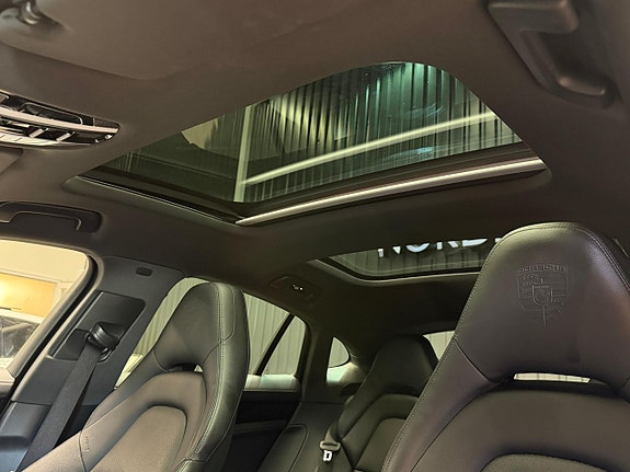 Porsche Panamera 4 14 of 30