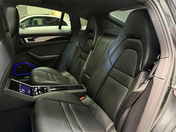Porsche Panamera 4 18 of 30