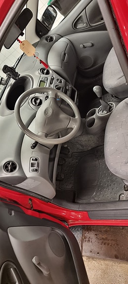 Toyota Yaris 8 of 9