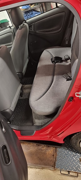 Toyota Yaris 7 of 9