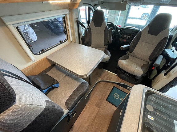 Knaus Boxlife R19 / Höj & Sänkbarsäng / Litium / Solcell / Truma Diesel 9 of 21
