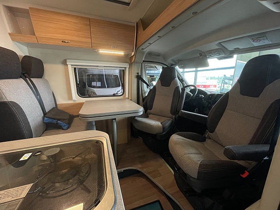Knaus Boxlife R19 / Höj & Sänkbarsäng / Litium / Solcell / Truma Diesel 7 of 21