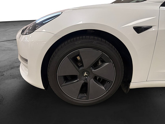 Tesla Model 3 18 of 19