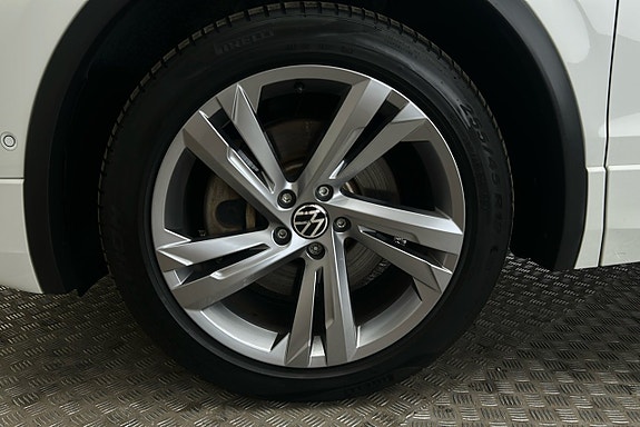 Volkswagen Tiguan 12 of 25