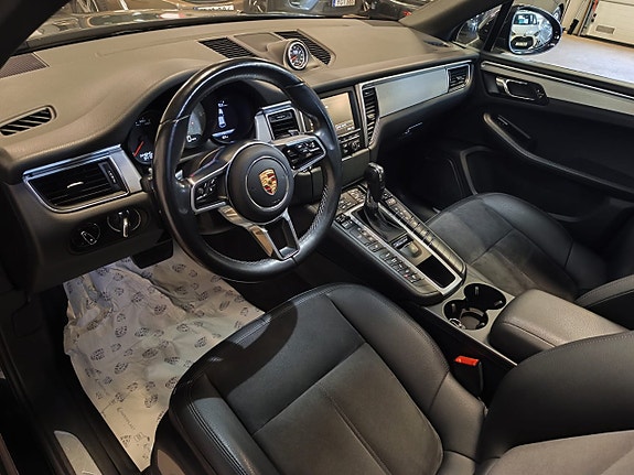 Porsche Macan S 8 of 21
